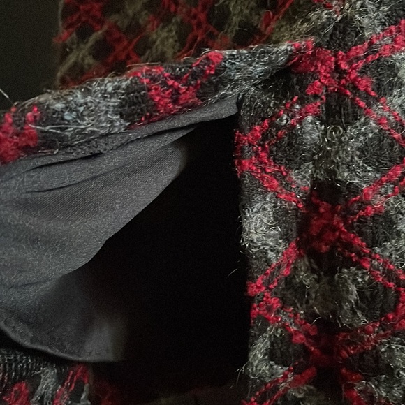 Byer California Brand.  Size 5.  Plaid pattern. Maroon, black, gray - Picture 5 of 11